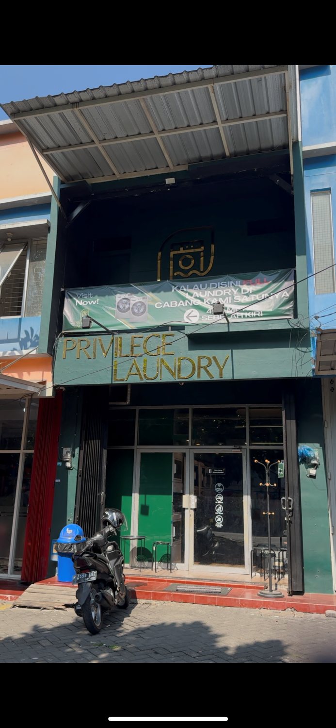 Tampak depan outlet Privilege Laundry
